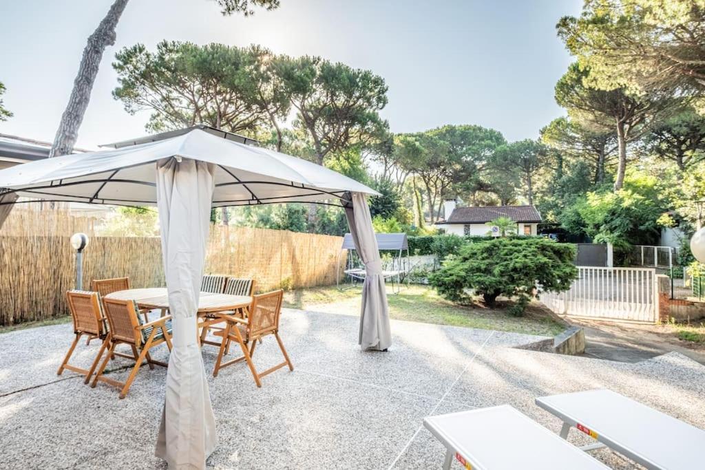 Pineta House Lignano Free Parking-Beach-Garden Villa ลินญาโน ซับเบียโดโร ภายนอก รูปภาพ